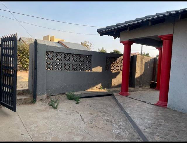 3 BEDROOM HOUSE FOR SALE IN MANKWENG